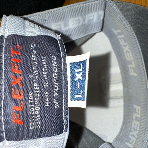 Travis Mathew Hat Yupoong Flex Fit Gray White Golf Cap Embroidered Logo L/XL - Picture 7 of 7